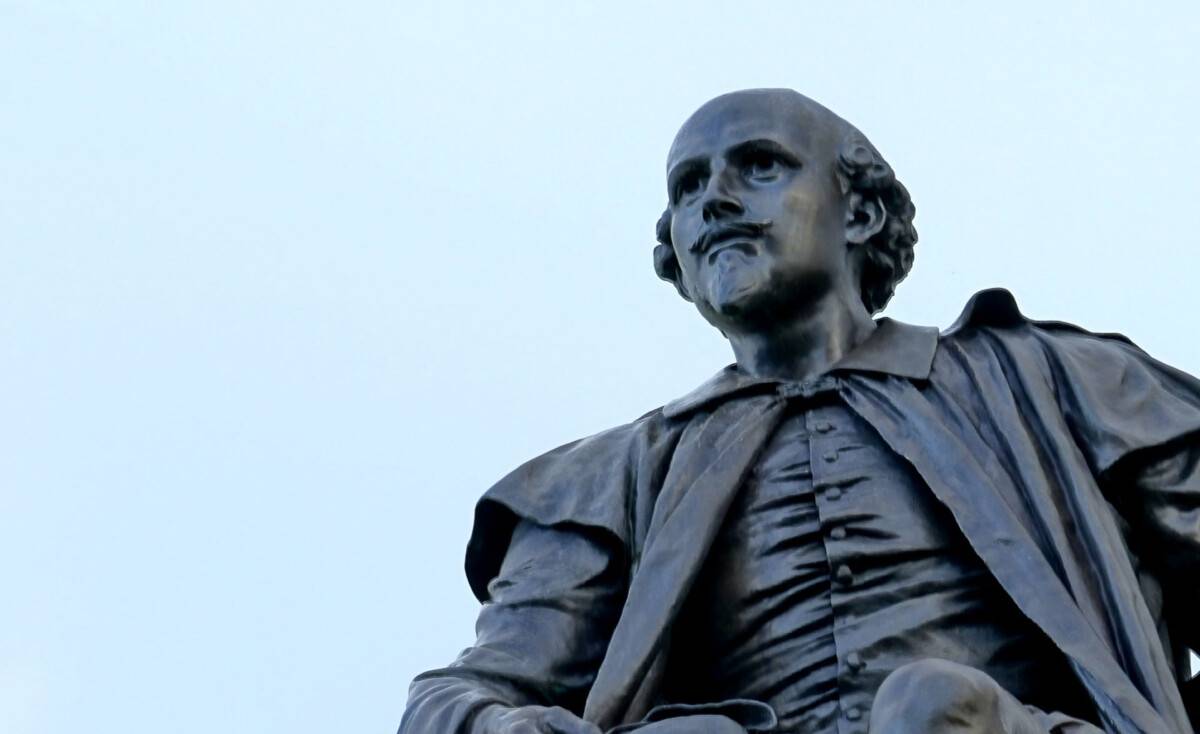 statue of william shakespeare